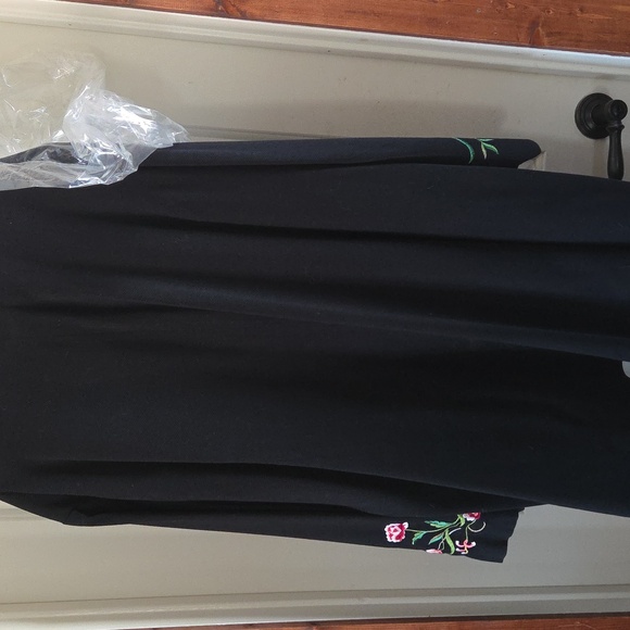 Victor Costa Black Cardigan with Floral Embroidery - Picture 5 of 6